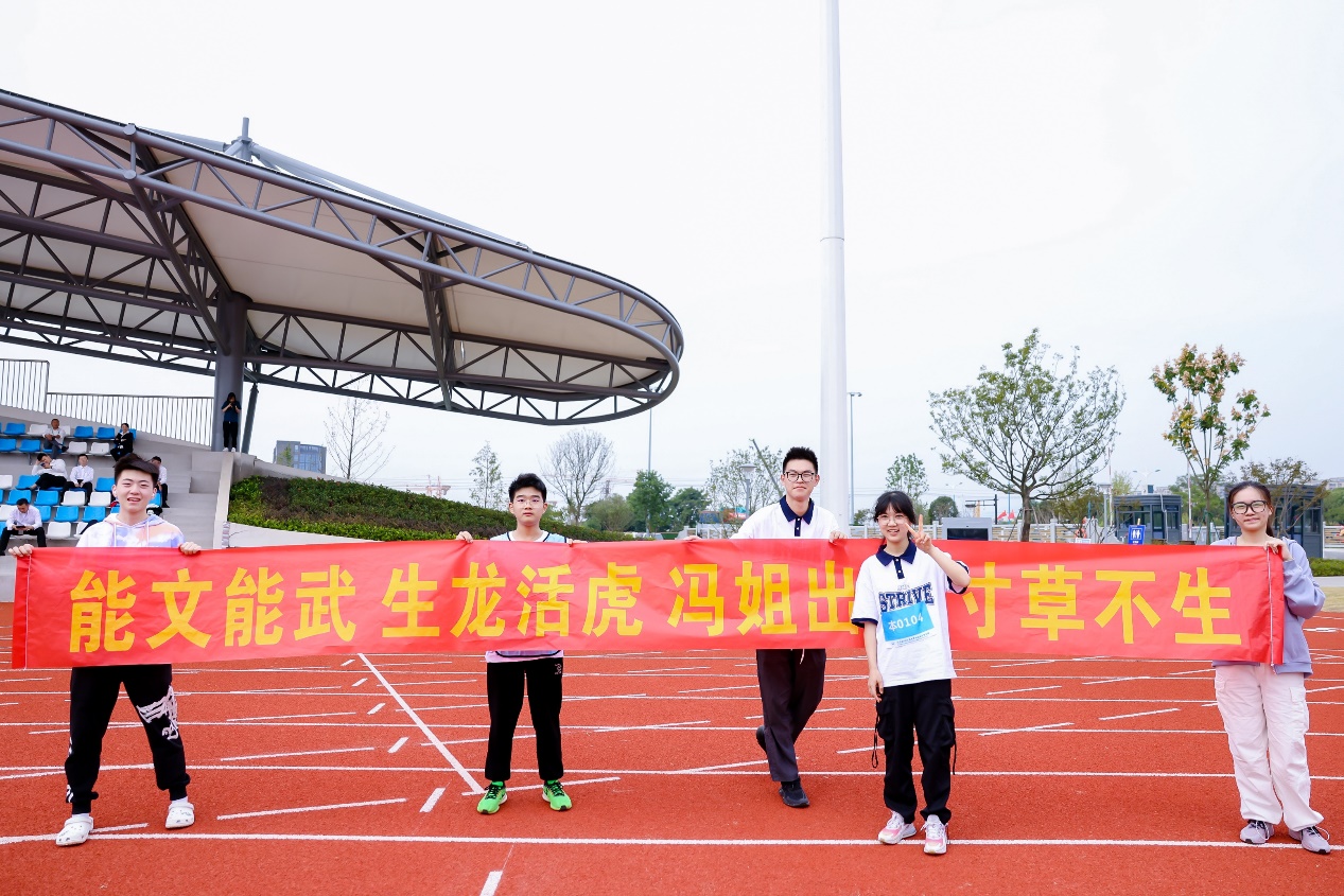 图片包含 户外, 路, 院子, 运动 描述已自动生成